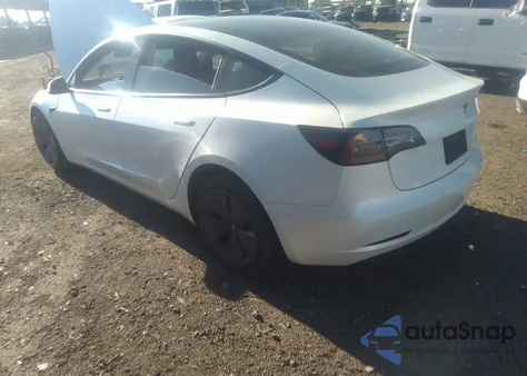 2021 Tesla Model 3 Standard Range Plus Rear-Wheel Drive z USA, uszkodzony, nr VIN 5YJ3E1EA6MF027023